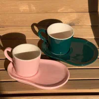 کتری، روغن ریز، جوراب، چنگال ظرف فریزر، بشقاب چوب|آب‌چکان و نظم‌دهنده ظروف|آفتاب, |دیوار