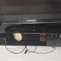 میز تلویزیون شیشه ای