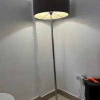 آباژور ایستاده
