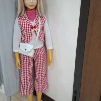 عروسک باربی ایستاده