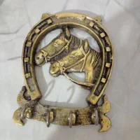 جا کلیدی و سه پرستوی برنز