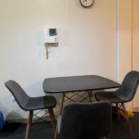 میز و ۴عدد صندلی