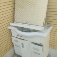 روشویی همراه با آیینه