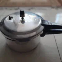 زود پز تک دسته ۴ لیتری تک نام در حد نو