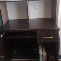 میز تحریر همراه کتابخانه