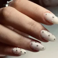 خدمات کاشت ناخن و ترمیم ناخن|خدمات آرایشگری و زیبایی|شاهین‌شهر, عطار|دیوار