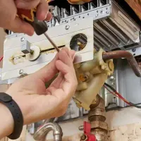 نصاب و تعمیرات آبگرمکن روشویی و جوشکاری
