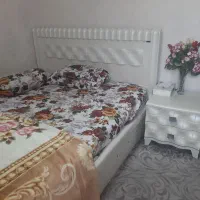 تخت خواب دونفره جک دار همراه تشک و پاتختی