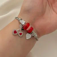 دستبند ....‌|بدلیجات|شاهین‌شهر, عطار|دیوار