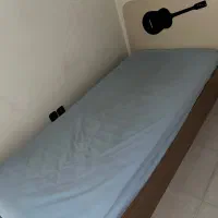 تختخواب یک نفره همراه با تشک دارای کشو