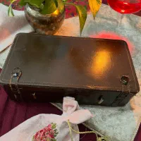 ست لوازم ارایشی انگلیسی بسیار قدیمی|کلکسیون اشیاء عتیقه|چمستان, |دیوار