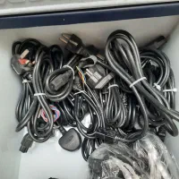 تعدادی کابل تلفن و LAN و پاور