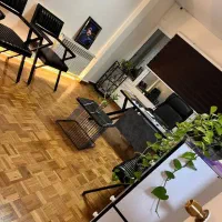 کارشناس فروش خانم