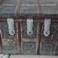 صندوق قدیمی بسیار محکم