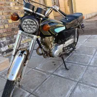 یه دستگاه موتورسیکلت کاملا سالم