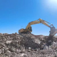 راننده بیل کوماتسو ۲۲۰
