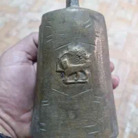 زنگ بگر وسلامت برنجی|کلکسیون اشیاء عتیقه|گلپایگان, |دیوار