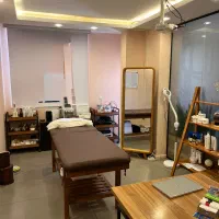 اجاره یک اتاق ۲۰ متری از کلینیک پوست مجهز به بالکن