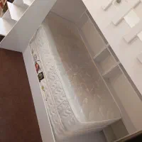 دو تا تخت یک نفره دو طبقه و دوتا تشک کاملا نو