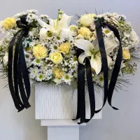 باکس گل تسلیت مناسب عزای شهید کد ۱۱۳۹ گلاریس