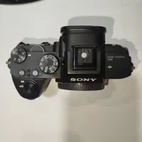 دوربین سونی آلفا 7III با شارژر