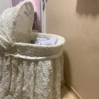 تخت کنار مادر