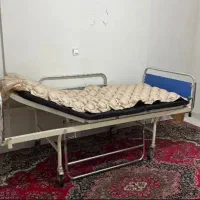 تخت بیمارستانی