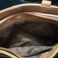 کیف بزرگ|کیف، کفش، کمربند|قدس, شهر‌قدس|دیوار