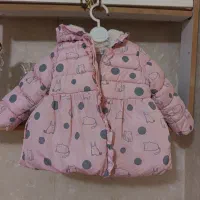 یک کاپشن و یک پافر بچگانه دخترانه