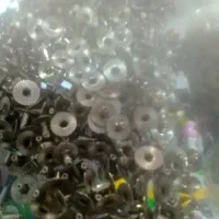 دکمه و دستگاه پرس