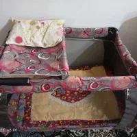 تخت گهواره ای و صندلی غذاخوری|تخت و صندلی بچه|مشهد, شهرک بهارستان|دیوار