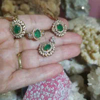 ست گوشواره و انگشتر و گردنی با سنگ سنتتیک زمرد|بدلیجات|بندر انزلی, ساحل قو|دیوار