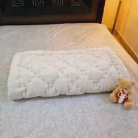 فروش انواع پشم و مایحتاج کالای خواب|رختخواب، بالش، پتو|تبریز, |دیوار