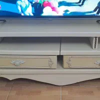 میز تلویزیون تمیز و درحد نو