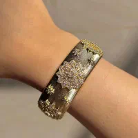 دستبند بنگل طرح طلا جواهراتی