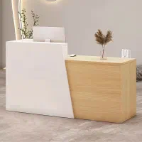 دستیار مدیر عامل، خانم