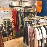 فروشنده خانم