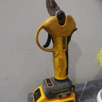 هرس درختان میوه باغ و باغچه