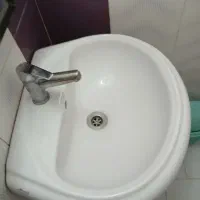 روشویی و شیر