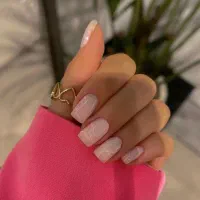 مدل برای کاشت ناخن
