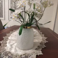 گلدان همراه با گل