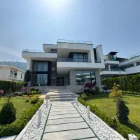 تریبلکس-استخر-دار-با-آسانسور-سند-و-جواز-پایان-کار