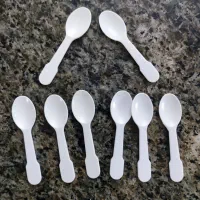 قاشق بستنی و ظرف کرم