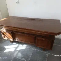 میز چوبی بزرگ