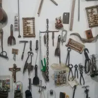 مغازه انتیک|کلکسیون اشیاء عتیقه|کبودرآهنگ, |دیوار