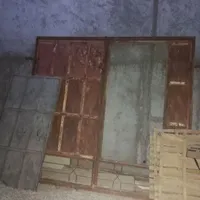 درب حیاط بزرگ همراه با چهارچوب سالم