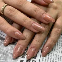 خدمات کاشت ناخن