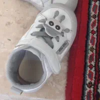 یک جفت کفش بچه گانه مارک