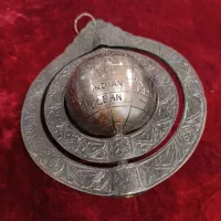 تعدادی مجسمه فلزی