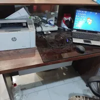 لپتاپ hp با چاپگر  hp 107aبهمراه میز نو|رایانه همراه|ری, |دیوار